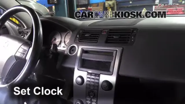 2005 Volvo S40 i 2.4L 5 Cyl. Horloge Régler l'horloge